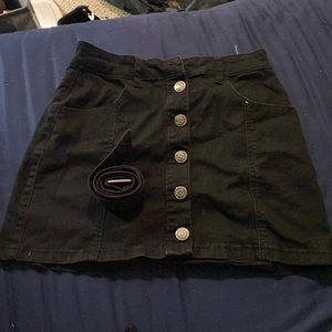 Black jean mini skirt 5 buttoned women’s size 5